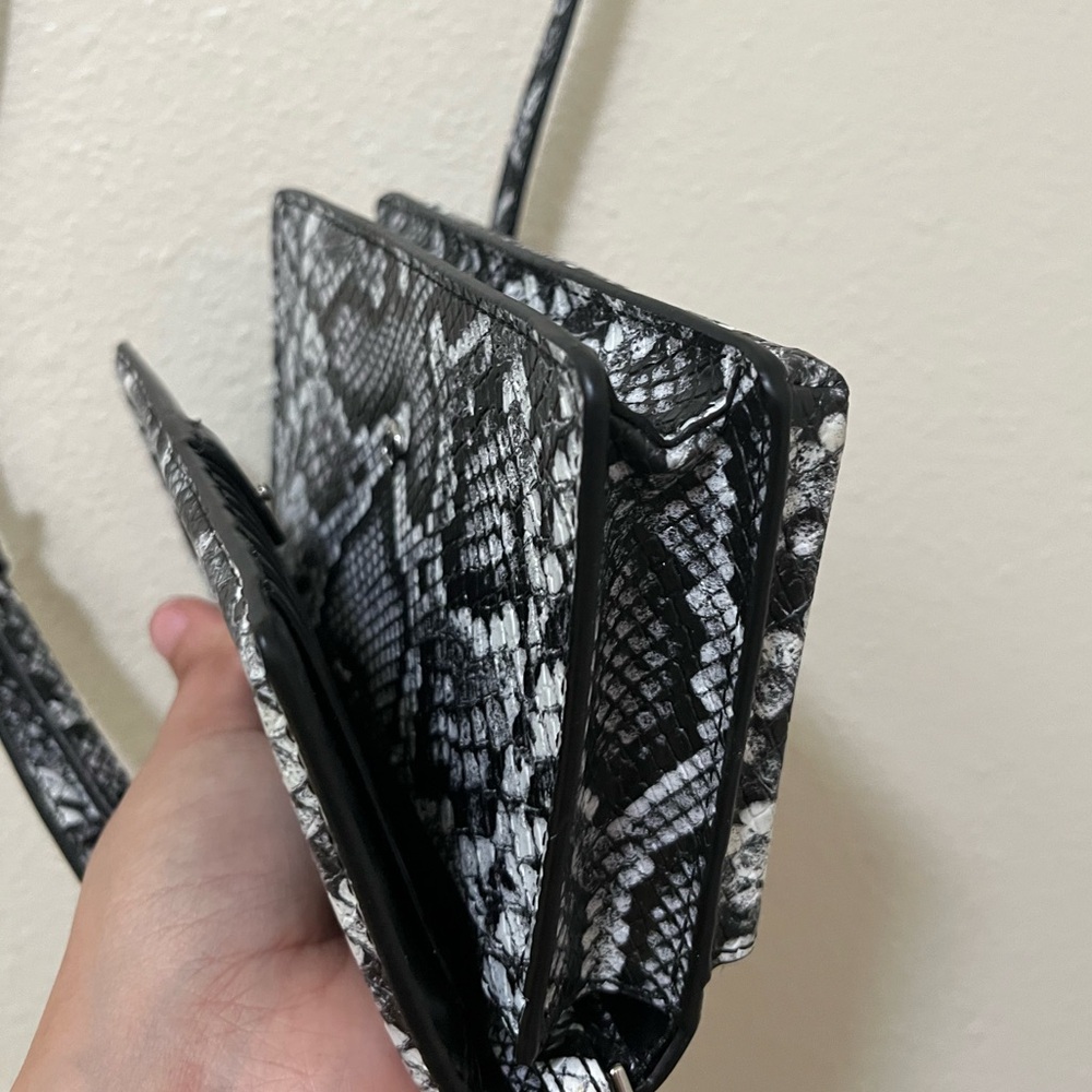 •MICHAEL KORS• Jet Set Charm Small Phone Crossbody Black White Grey Card Slots - Picture 11 of 16